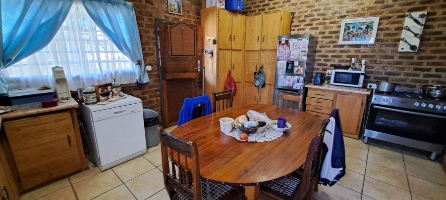 6 Bedroom Property for Sale in Schweizer Reneke North West
